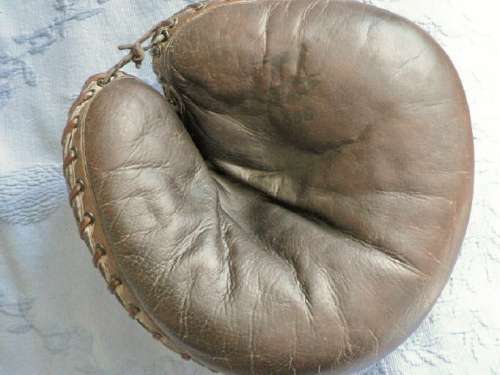 D&M Catchers Mitt Front